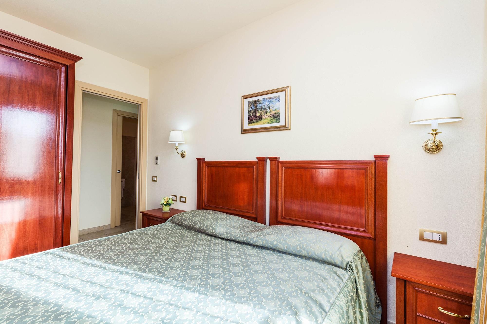 Hotel Regina Elena Olbia Exterior foto