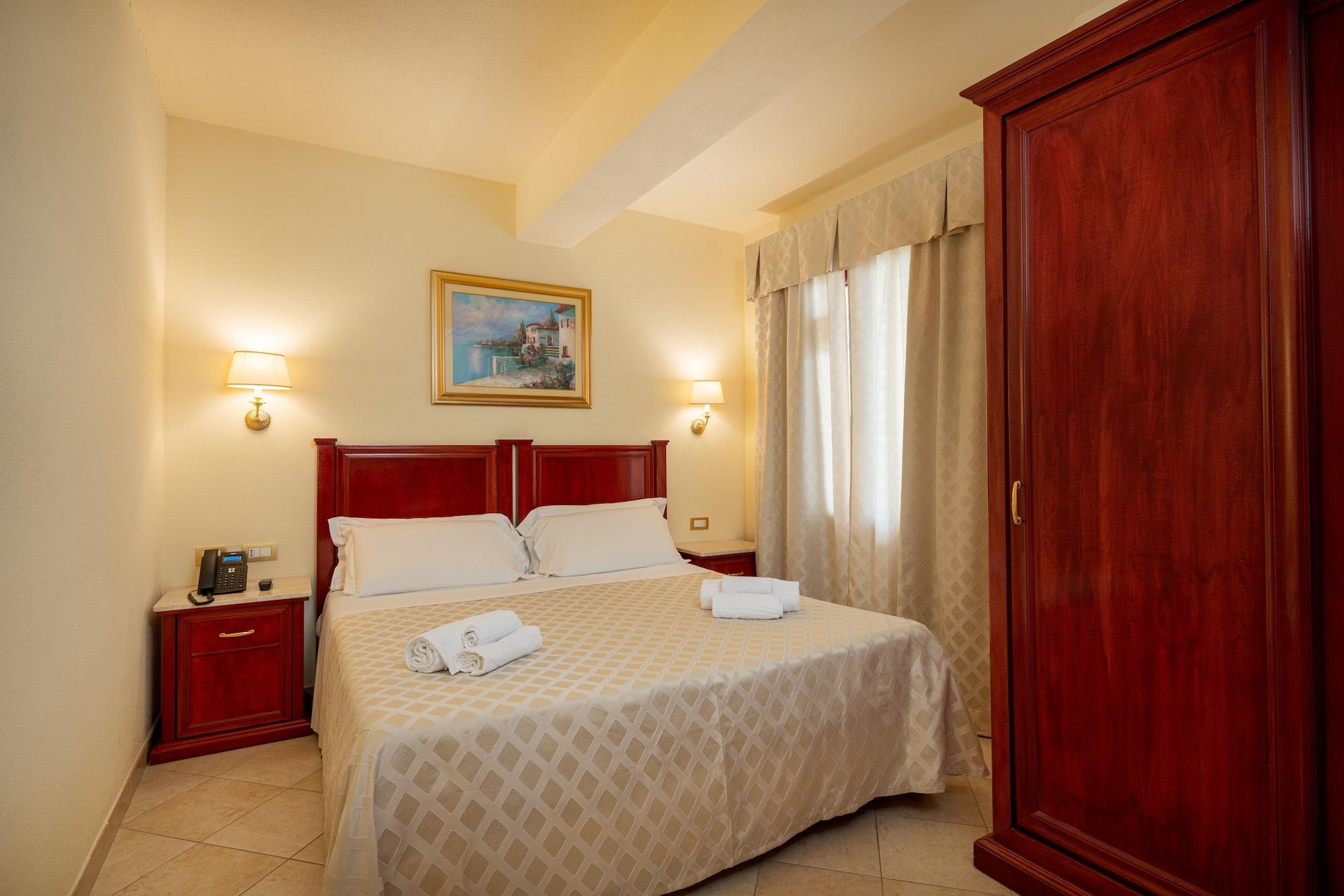 Hotel Regina Elena Olbia Exterior foto
